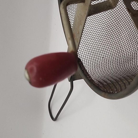 Vintage Ekco A&J Flour Shifter with Red Wood Handle - Picture 2 of 7